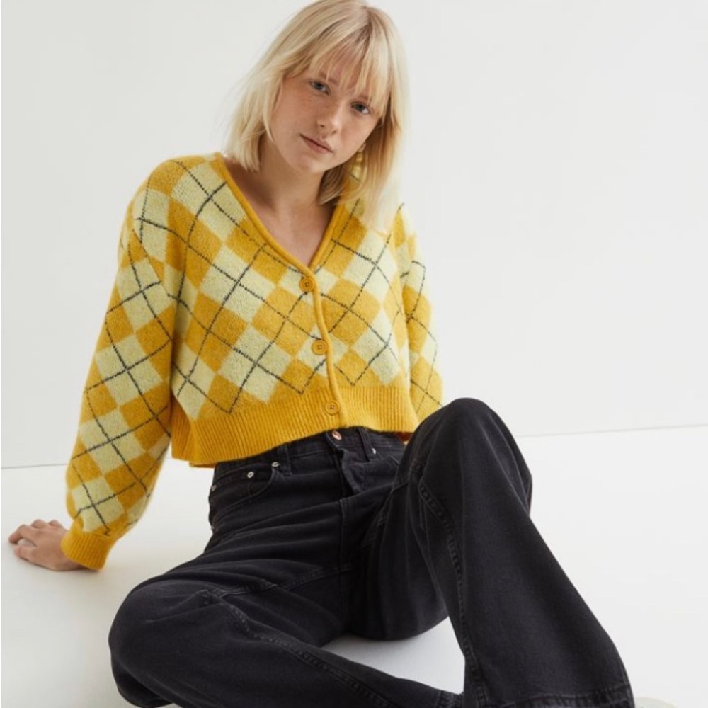 H&M mustard yellow cropped argyle sweater